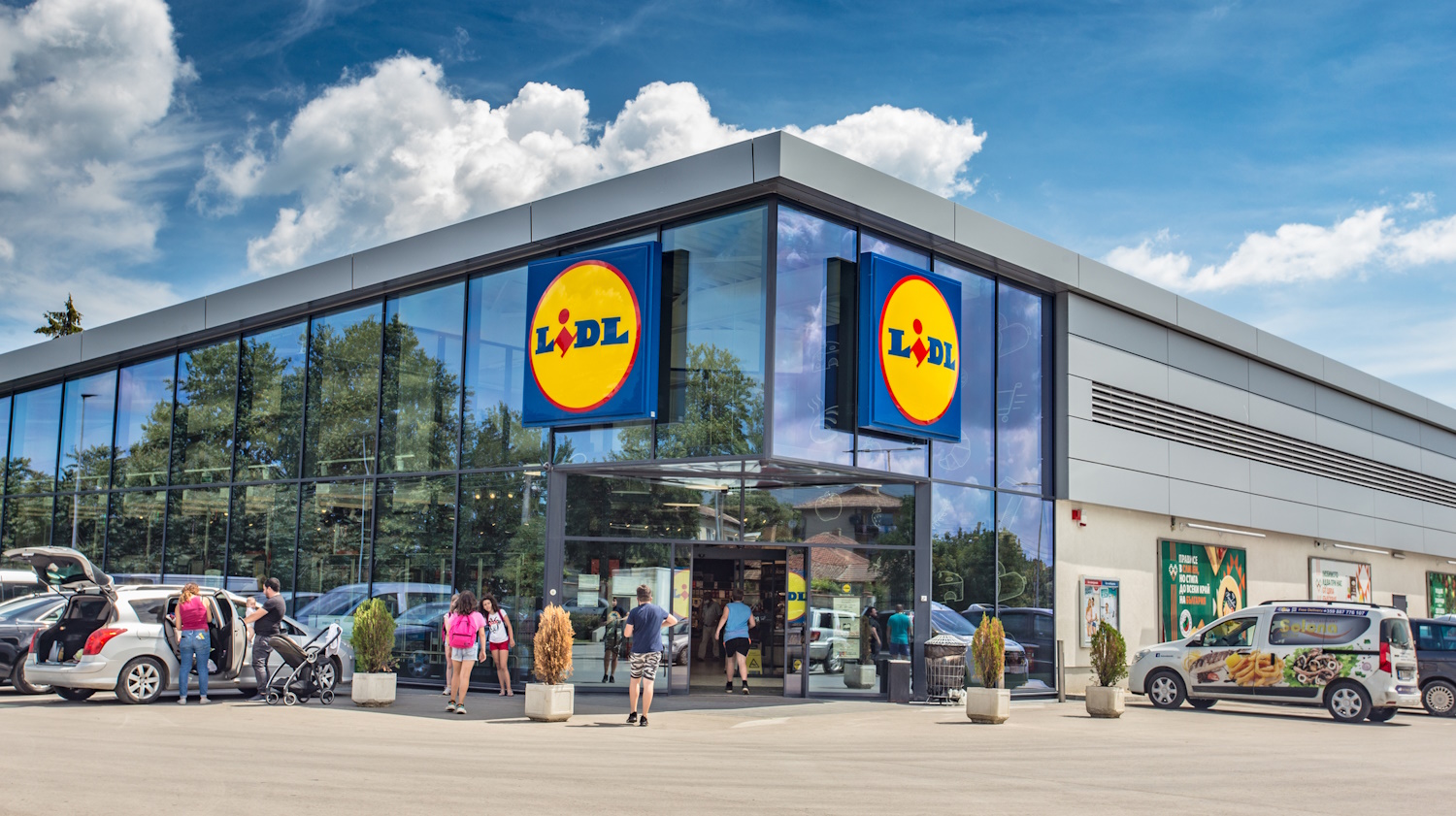 lidl vásárlók lidl üzlet kívülről